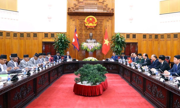 Nepalese-and-Vietanemese-Delegations-in-Presidential-house.jpg
